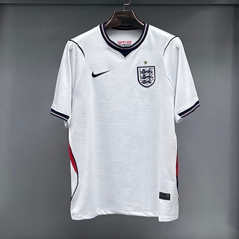 Maillot domicile Angleterre 25/26 de Le 12 -ème Maillot, devant avec logo et écusson de l'équipe nationale.