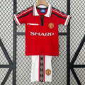 Ensemble enfant Manchester United rétro 1998-1999, maillot Le 12-ème Maillot avec logo et détails classiques.