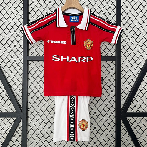 Ensemble enfant Manchester United rétro 1998-1999, maillot Le 12-ème Maillot avec logo et détails classiques.