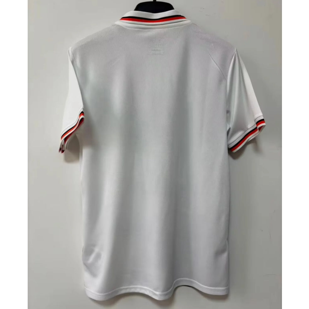 Maillot 25/26 JAPON ANIME Spécial POLO Le 12-ème Maillot, design coloré avec logo japonais et motif anime.