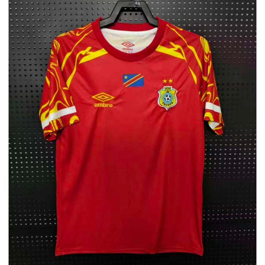 Maillot de football Congo Third 25/26 Le 12 -ème Maillot, vue avant avec design bleu et rouge, logo de l'équipe visible