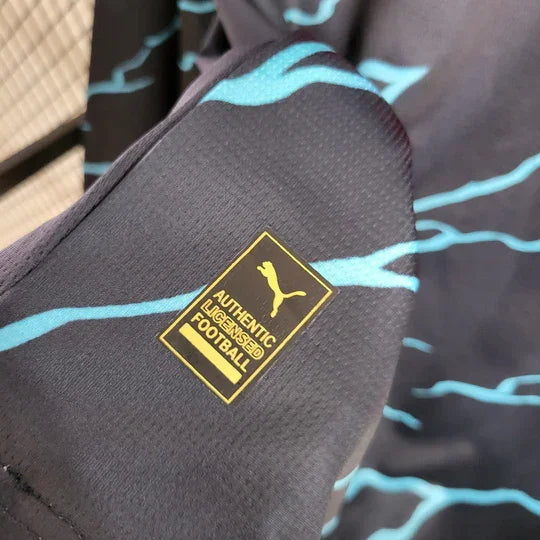 Maillot extérieur Manchester City 2023-2024 manches longues, Le 12 -ème Maillot, vue de face avec logo et détails du maillot