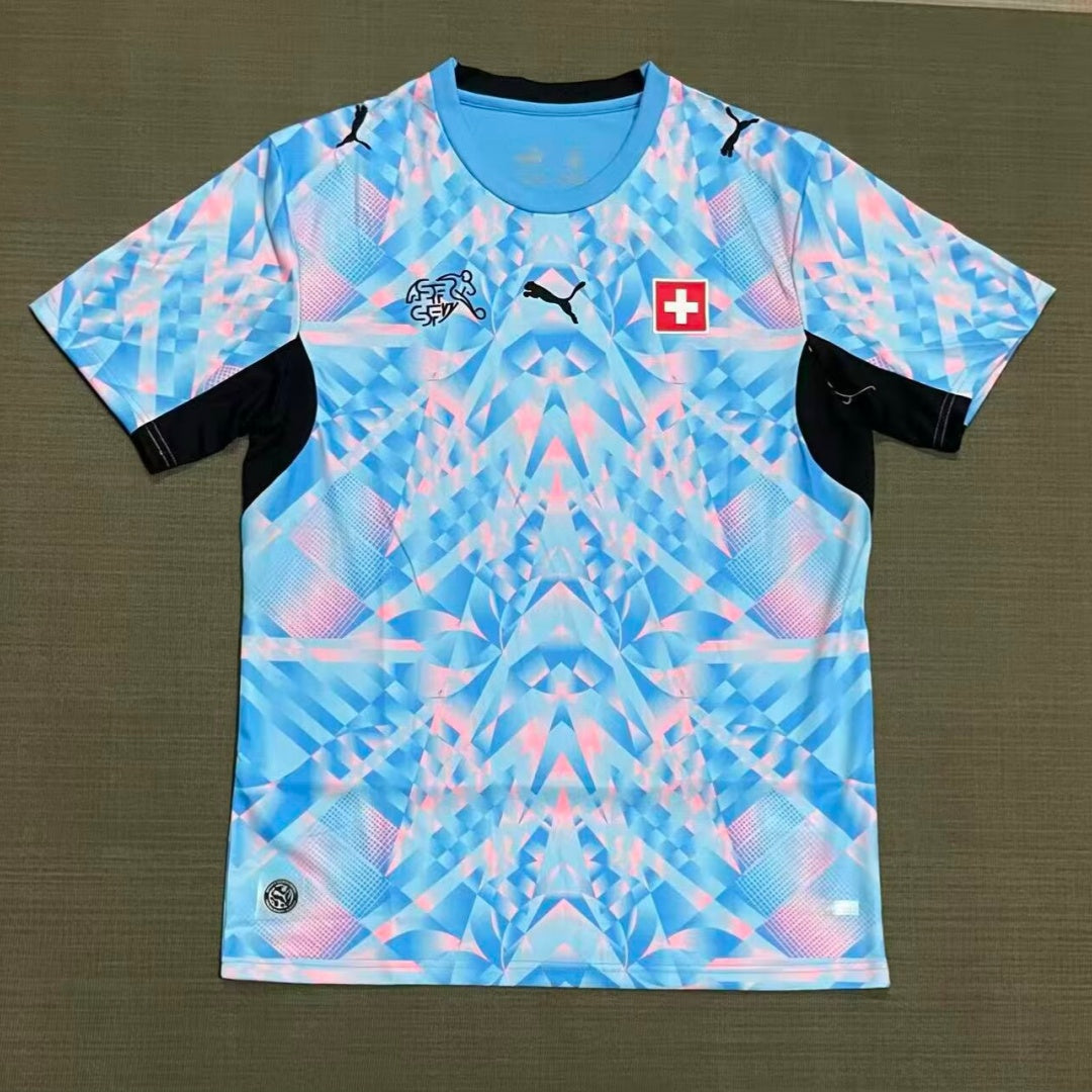 Maillot extérieur Suisse 25/26 Le 12 -ème Maillot, maillot de football avec logo et détails en bleu et blanc sur fond blanc