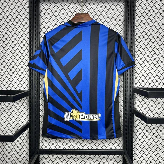 Maillot domicile de l'Inter Milan 2024/25 de la marque Le 12 -ème Maillot, vue de face, détails du logo et design traditionnel.