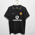 Maillot extérieur rétro Manchester United 2003-2004, marque Le 12-ème Maillot, vue détaillée du maillot de football.