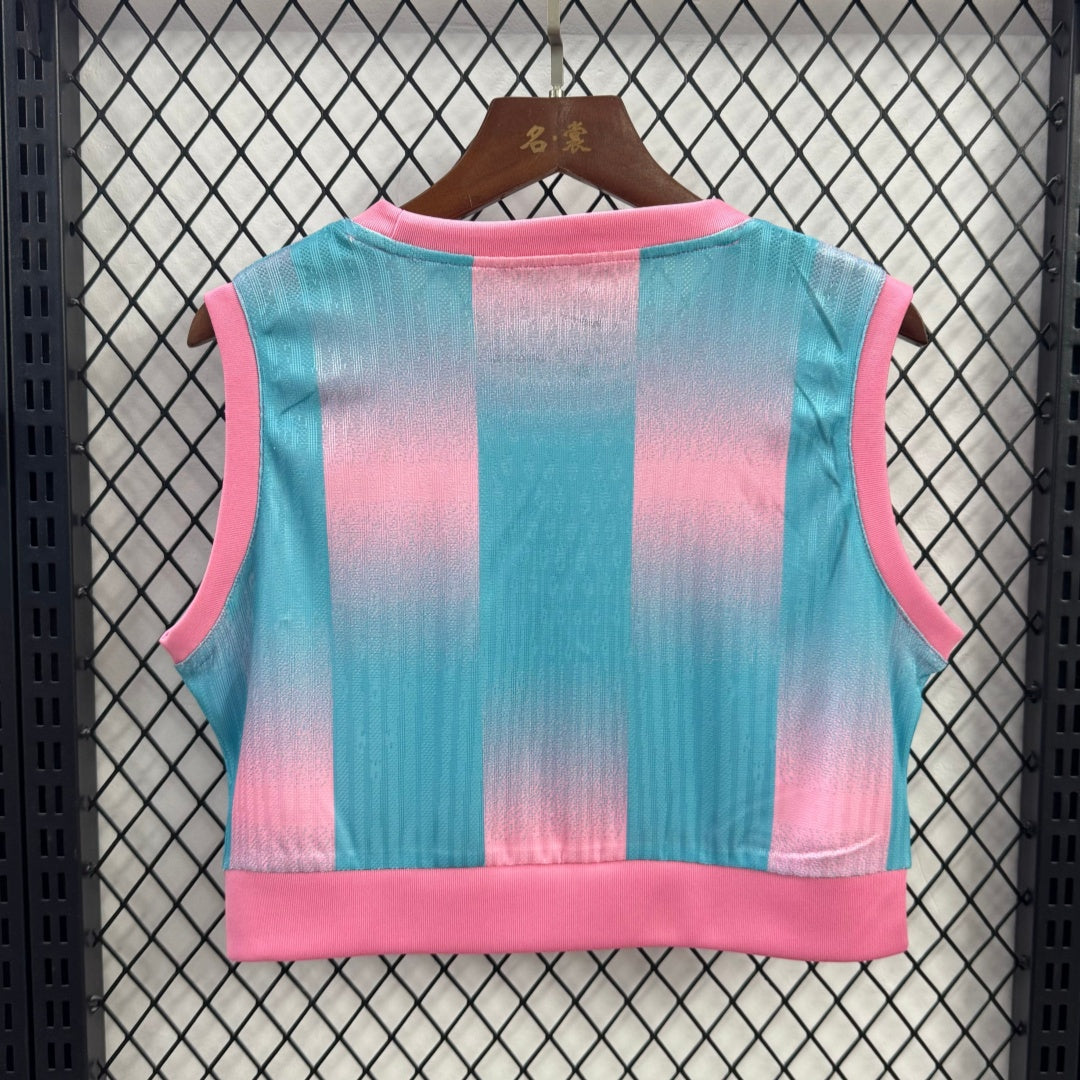 Maillot de football femme Le 12 -ème Maillot Barcelone 25/26, design spécial, vue de face avec logo et couleurs officielles.