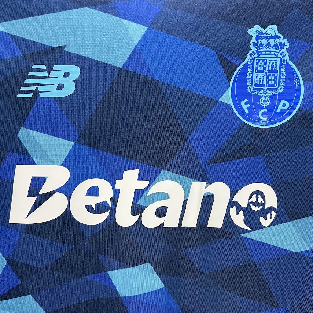 Maillot de football Porto 2024-25 Le 12 -ème Maillot, maillot officiel avec logo et design moderne, vue frontale.