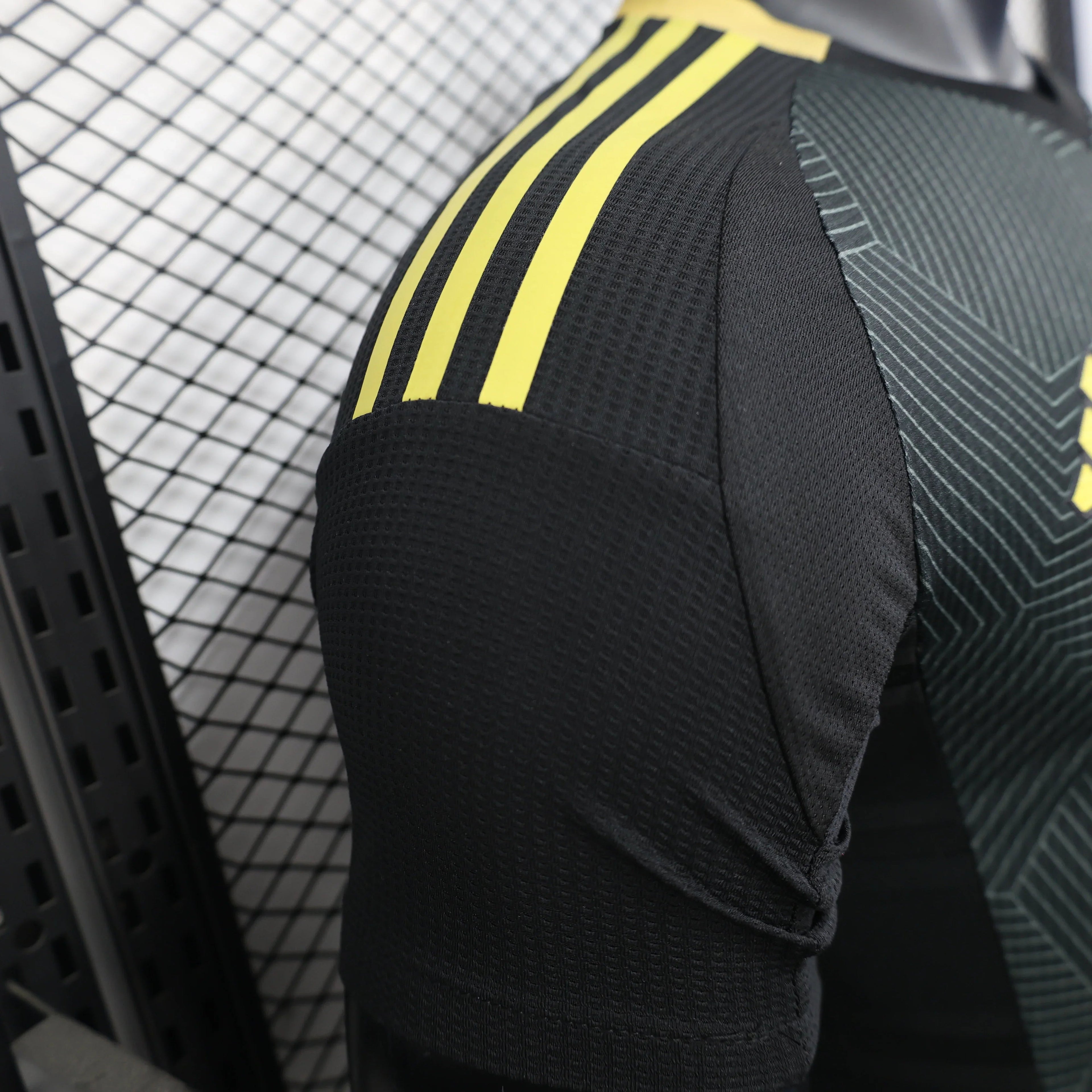 Maillot extérieur de l'équipe AL-Ahli 2025-26, modèle Le 12, avec logo et design sportif visible sur le maillot.
