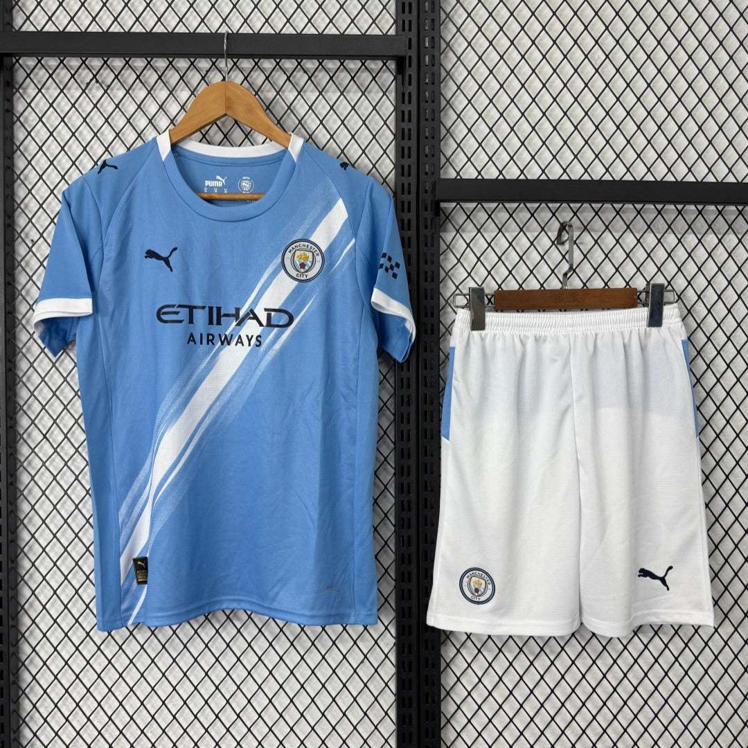 Maillot domicile Manchester City adulte, ensemble 25/26, marque Le 12 -ème Maillot, vue de l'avant avec logo et détails.