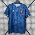 Maillot de football Portugal Spécial bleu pour enfants 25/26 ans, marque Le 12 -ème Maillot, vue de face.