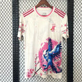 Maillot 2024 Japon Le 12 -ème Maillot, style spécial A, en tissu léger avec des motifs rouges et bleus, vue de face.