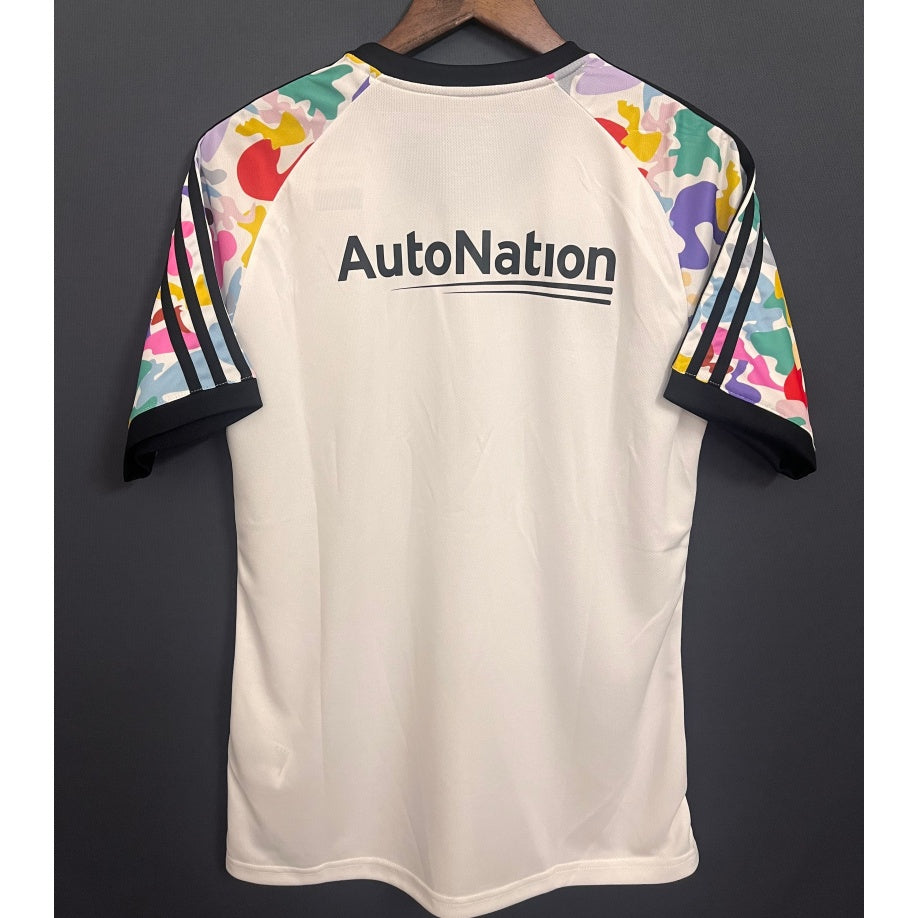Maillot 25/26 Inter Miami Le 12-ème Maillot, maillot de football avec logo et design orange et noir, vue de face