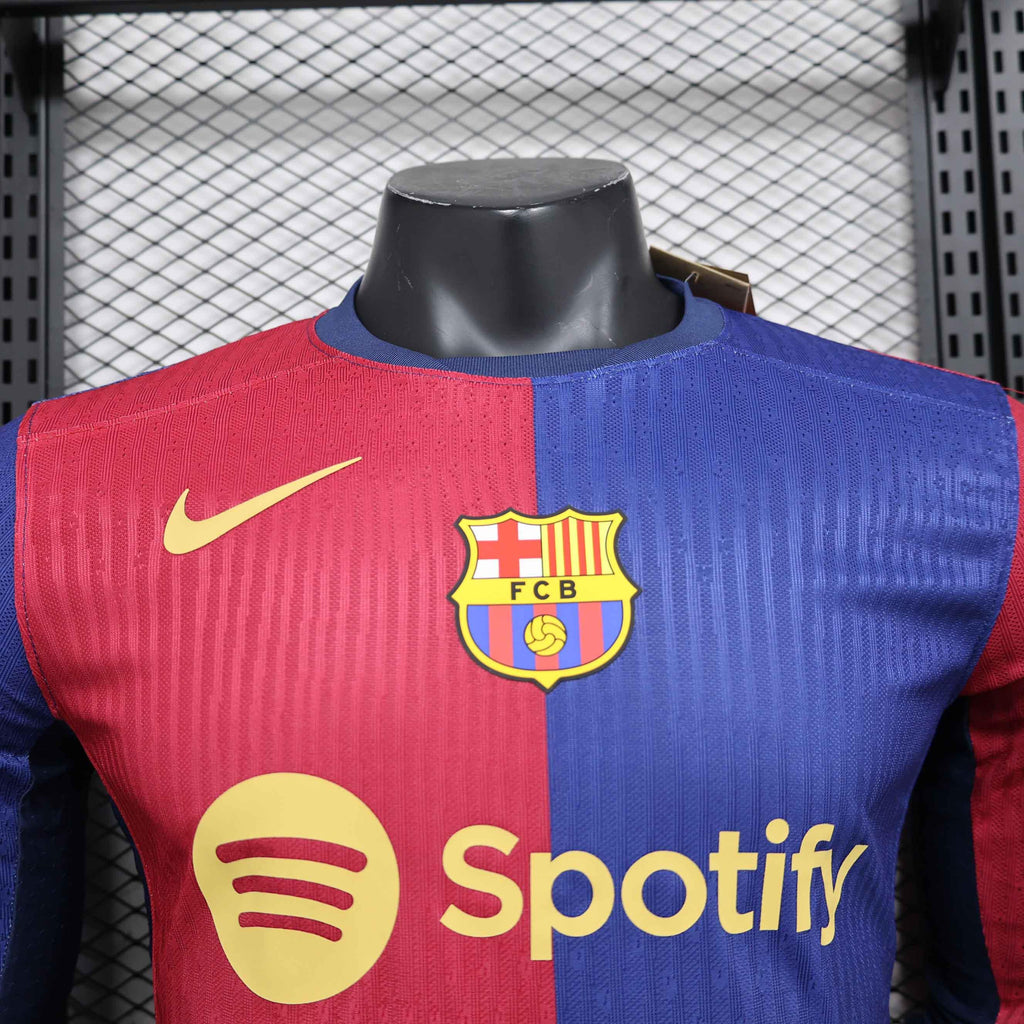Maillot à manches longues de Barcelone 2024-2025, marque Le 12 -ème Maillot, en tissu tricoté avec logo et détails du club.