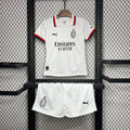 Ensemble extérieur pour enfant AC Milan 2024-2025, maillot et short, de la marque Le 12 -ème Maillot, vue de face.