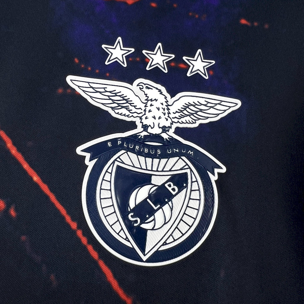 Maillot Benfica 2025-26 Le 12 -ème Maillot, maillot de football avec logo officiel et design moderne pour fans du Benfica.