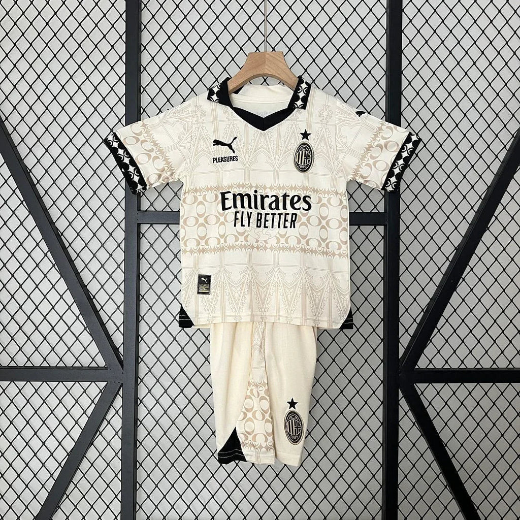 Maillot enfant AC Milan 2024-25 Le 12-ème Maillot, kit de football avec logo officiel et design sportif pour jeunes fans.