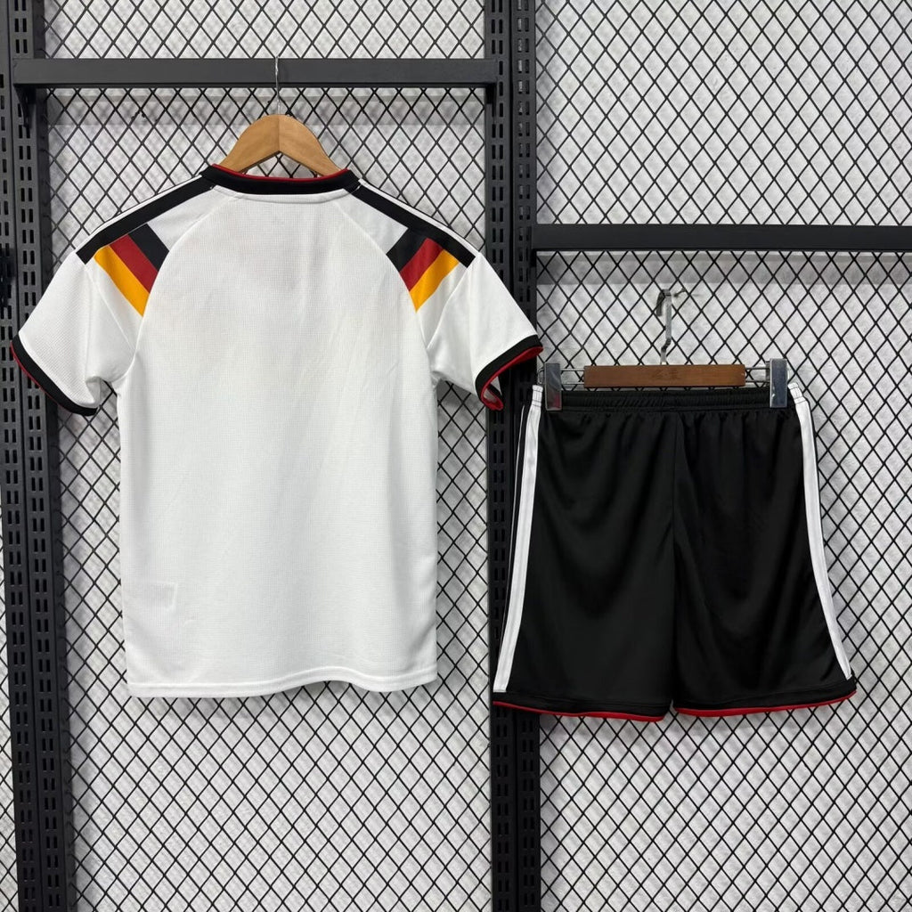 Maillot domicile adulte de l'équipe Allemagne 25/26, marque Le 12-ème Maillot, en blanc avec détails noirs et rouges.