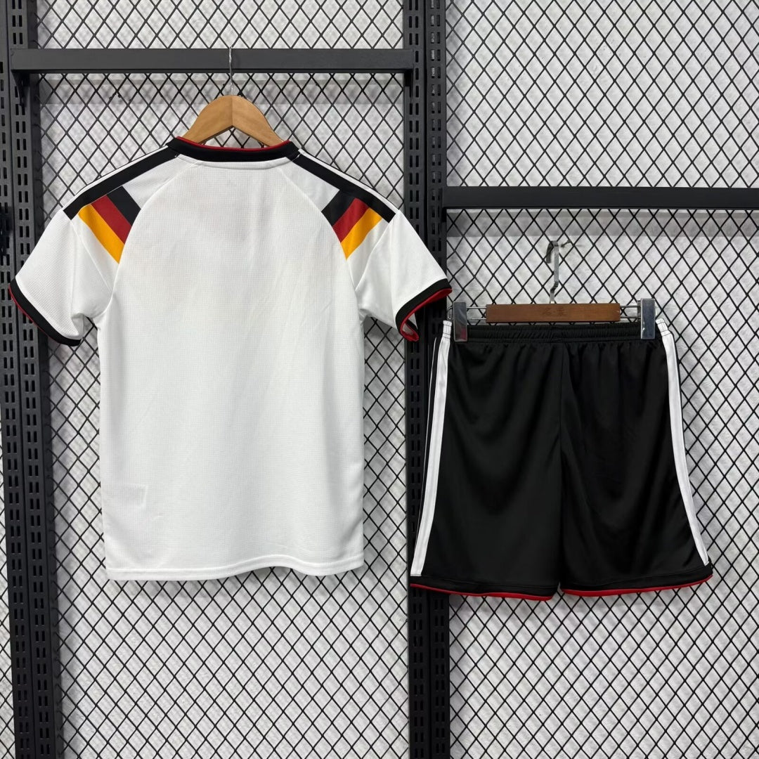 Maillot domicile adulte de l'équipe Allemagne 25/26, marque Le 12-ème Maillot, en blanc avec détails noirs et rouges.