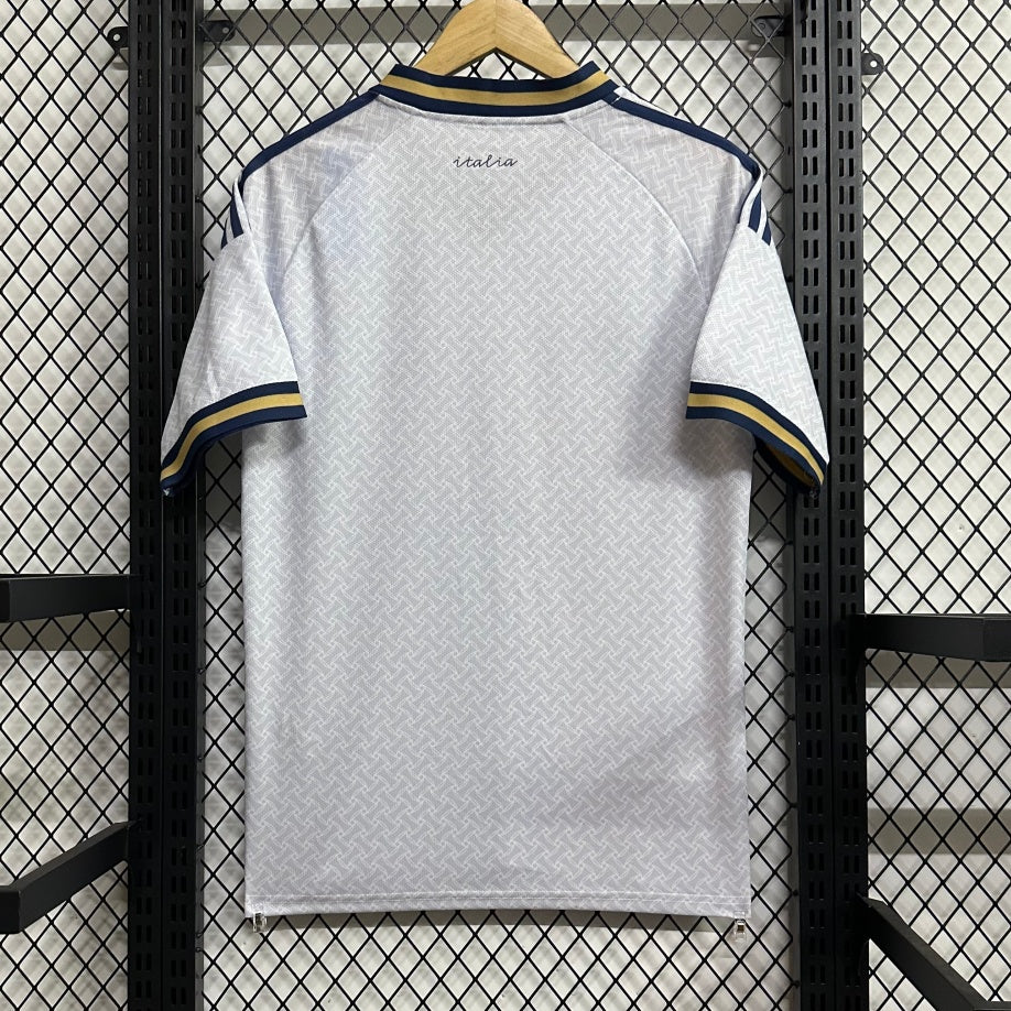 Maillot extérieur Italie 25/26, marque Le 12 -ème Maillot, en tissu bleu avec détails blancs, vue de face.