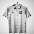Maillot extérieur rétro FC Barcelone 2003-2004 Le 12 -ème Maillot, vue de face avec logo et détails du maillot.