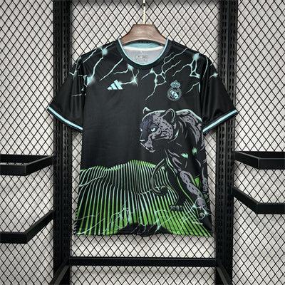 Maillot noir et vert édition spéciale Real Madrid 2024/25 Le 12 -ème Maillot, devant avec logo et design distinctif