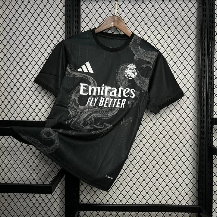 Maillot de football noir Real Madrid 2024-2025, marque Le 12 -ème Maillot, vue de face avec logo et détails du maillot.