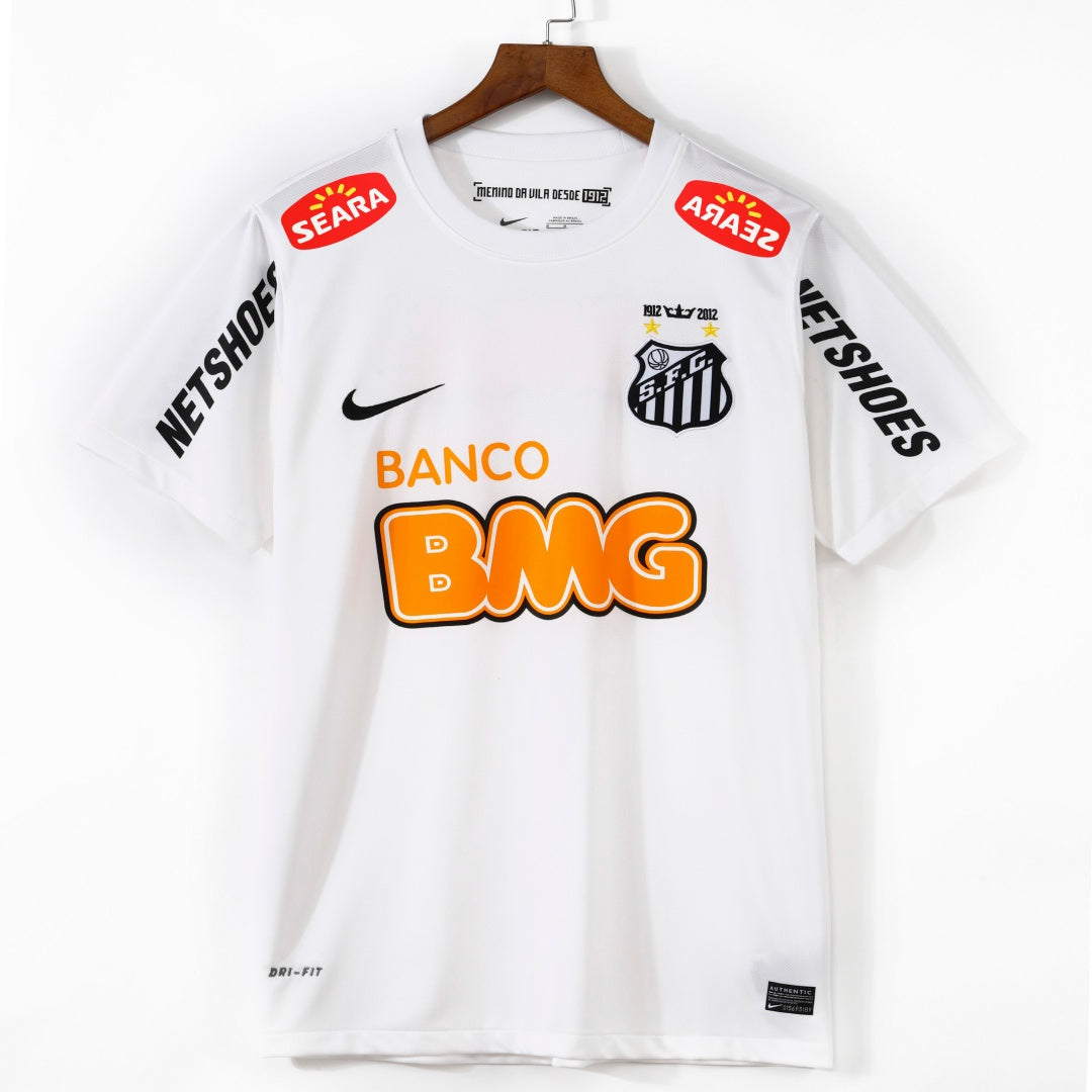 Maillot Santos rétro 2011/2012 de la marque Le 12, vue frontale avec logo et design vintage en couleurs bleues et blanches.