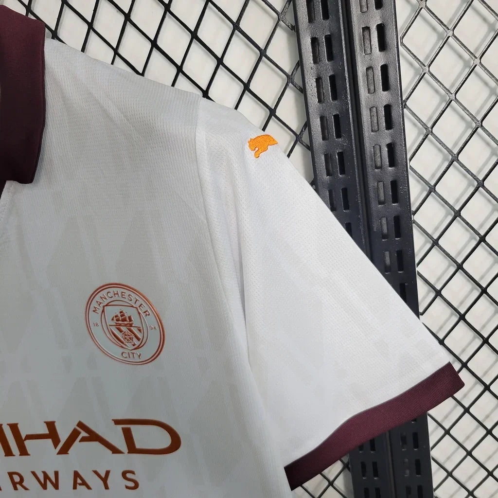 Maillot Manchester City extérieur 2023-2024 Le 12 -ème Maillot, maillot de football avec logo et détails de l'équipe.