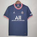 Maillot domicile rétro PSG 2021-2022 Le 12-ème Maillot, maillot de football bleu avec logo et détails rouges.