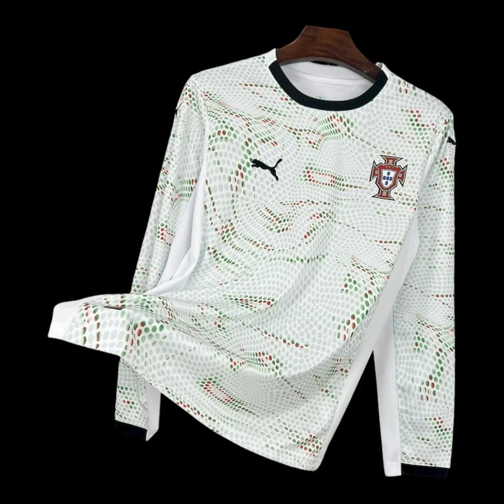Maillot extérieur Portugal 25/26 à manches longues, marque Le 12 -ème Maillot, sur fond blanc.