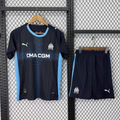 Ensemble de football Marseille Extérieur pour adulte, taille 25/26, par la marque Le 12 -ème Maillot, vue de face.
