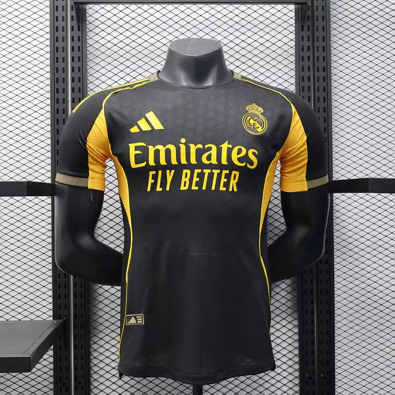 Maillot concept Real Madrid 2025-26, maillot de football Le 12 -ème Maillot avec logo et design moderne, vue de face