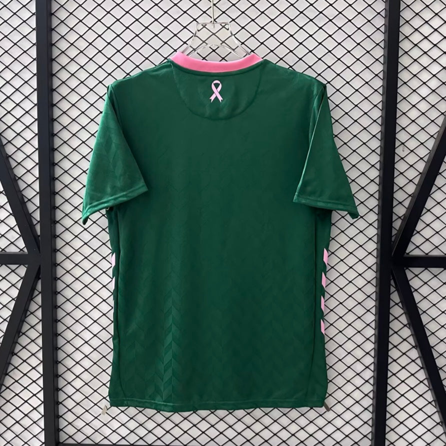 Maillot Saint Étienne 25/26 de la marque Le 12 -ème Maillot, vue de face avec logo et couleurs officielles.
