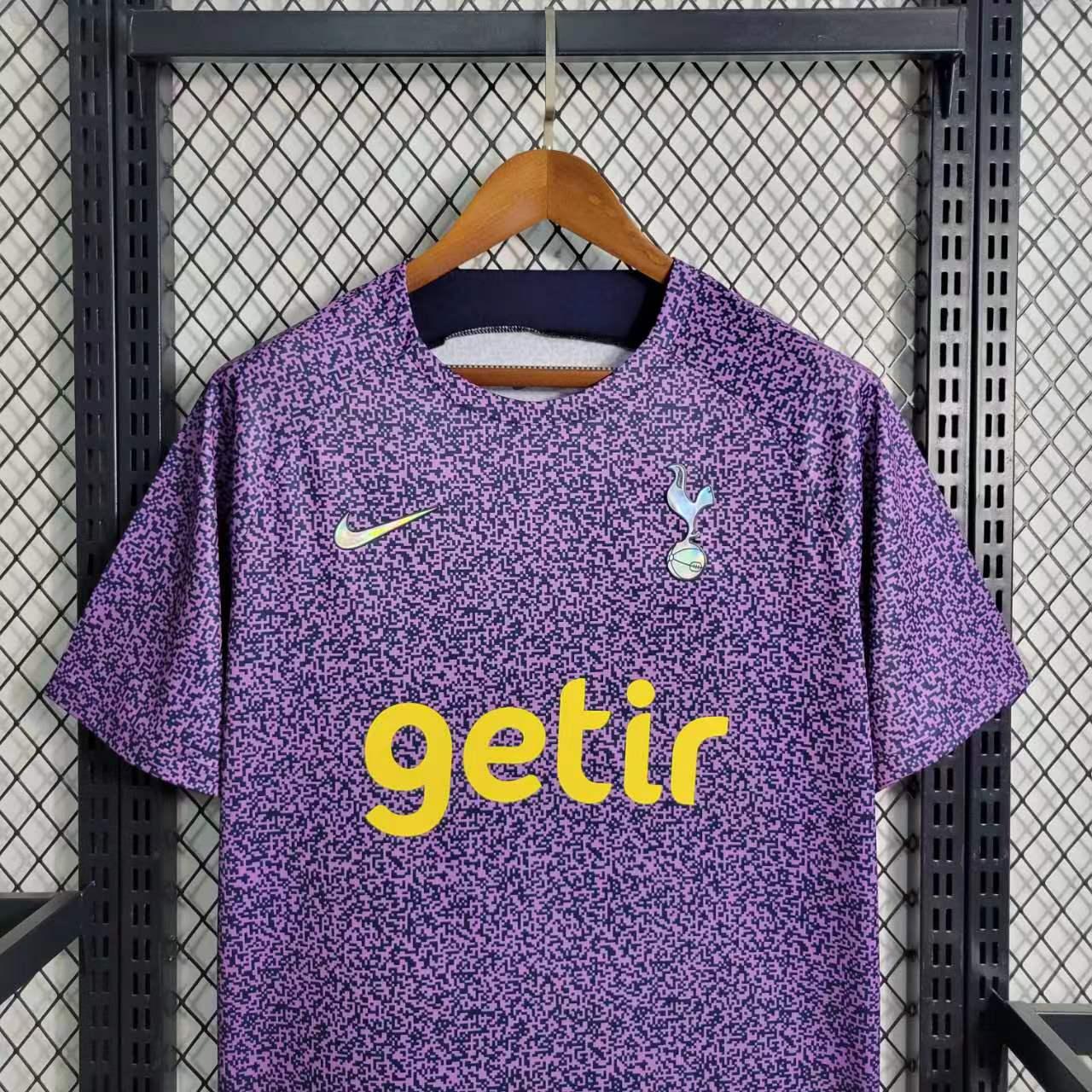 Maillot d'entraînement Tottenham 2023-24 Le 12 -ème Maillot, maillot de football avec logo et design sportif.
