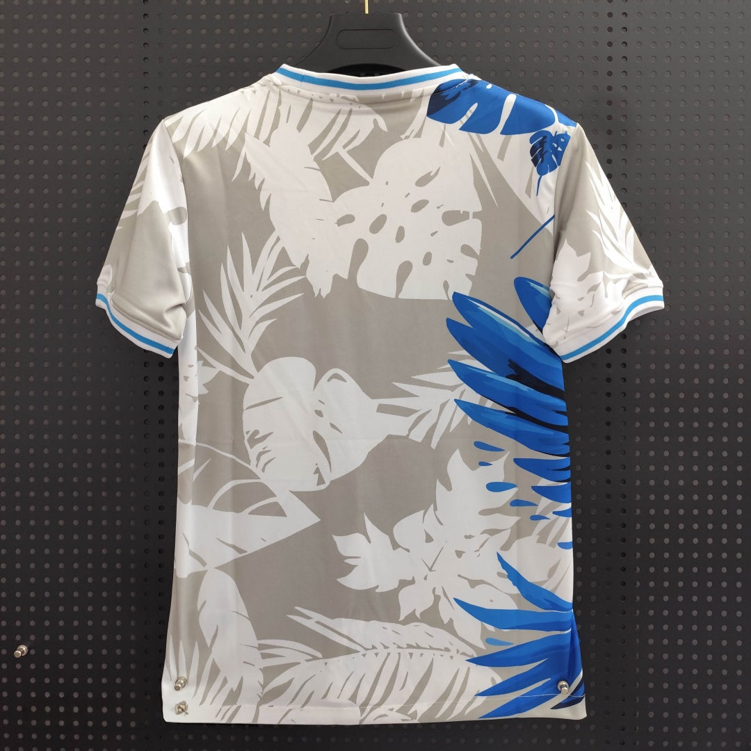 Maillot de football Brésil 25/26 blanc avec oiseaux, marque Le 12 -ème Maillot, vue de face.