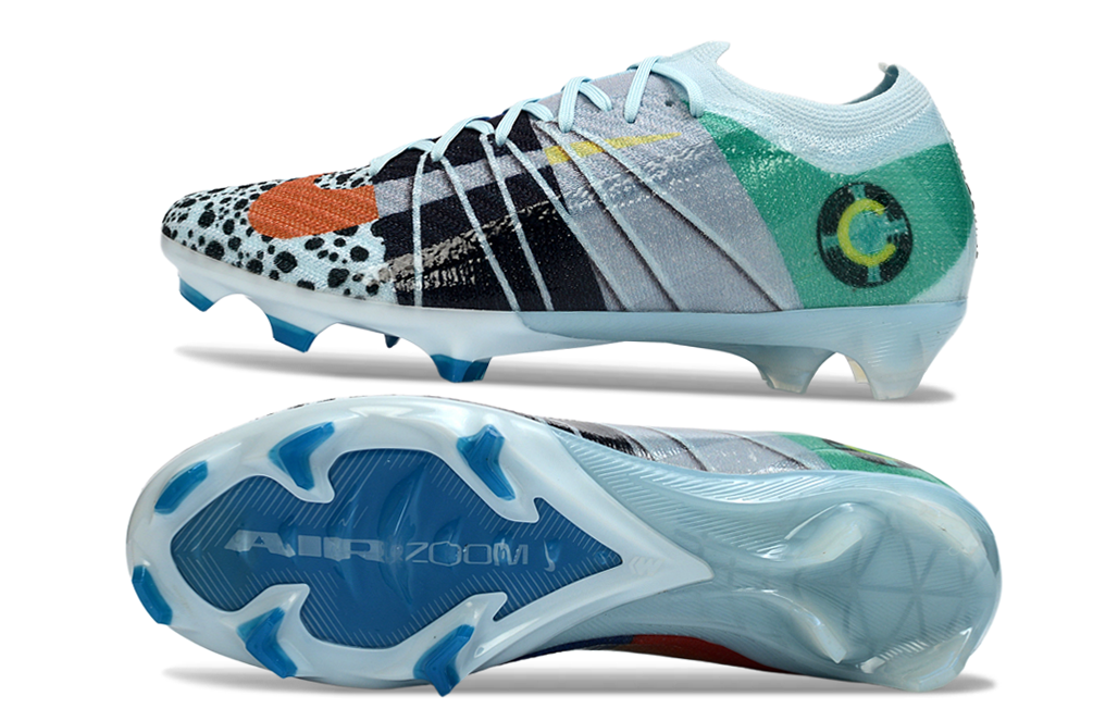 Crampons AIR Zoom Mercurial Vapor 16 Elite de Le 12 -ème Maillot, vue en gros plan sur la semelle et les pointes de fixation