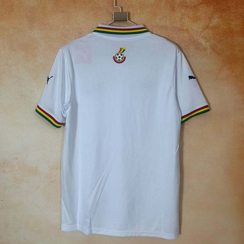 Maillot de football Ghana 25/26 blanc, polo Le 12-ème Maillot, détail du design et logo sur le devant