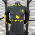 Maillot Manchester United third homme à manches longues, marque Le 12-ème Maillot, logo et design distinctifs visibles.