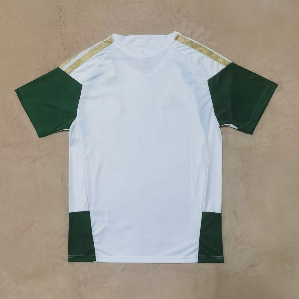 Maillot de football blanc Italie 25/26 Le 12 -ème Maillot, détails du design et logo visible sur fond blanc.