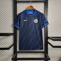 Maillot extérieur Chelsea 2023-2024 Le 12 -ème Maillot, maillot de football bleu avec logo et détails de la saison 2023-2024