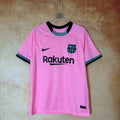 Maillot de football 2021 Barcelone rose Le 12 -ème Maillot, vue de face avec logo et détails du maillot.