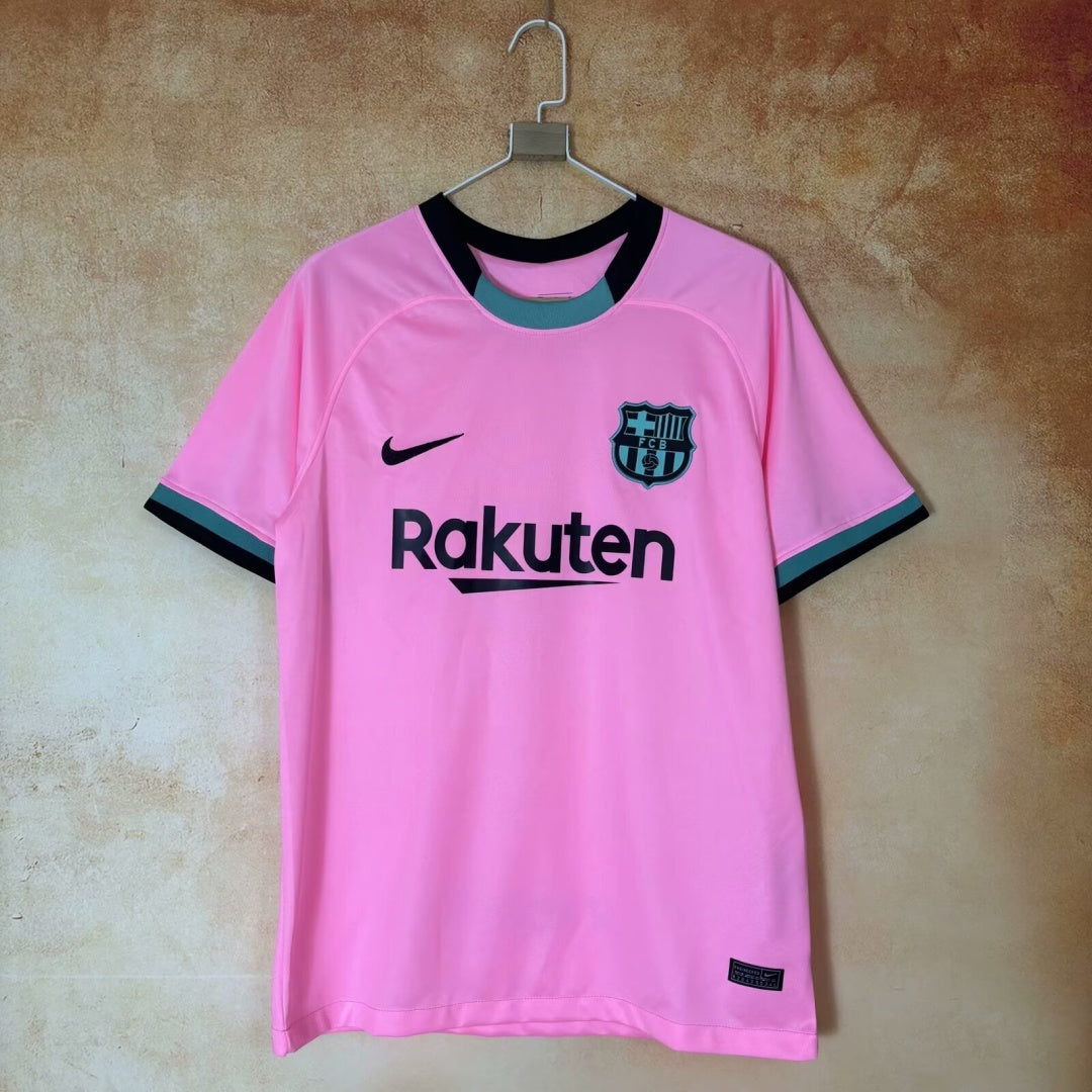 Maillot de football 2021 Barcelone rose Le 12 -ème Maillot, vue de face avec logo et détails du maillot.