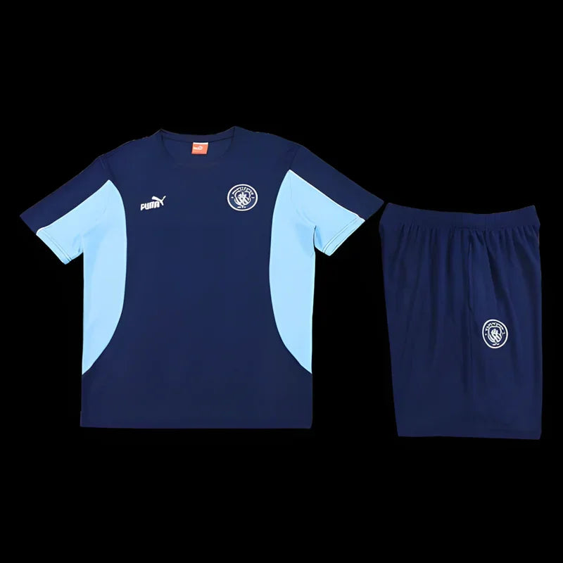 Ensemble Manchester City de Le 12 -ème Maillot, maillot de football bleu avec logo de l'équipe et détails de l'équipe.