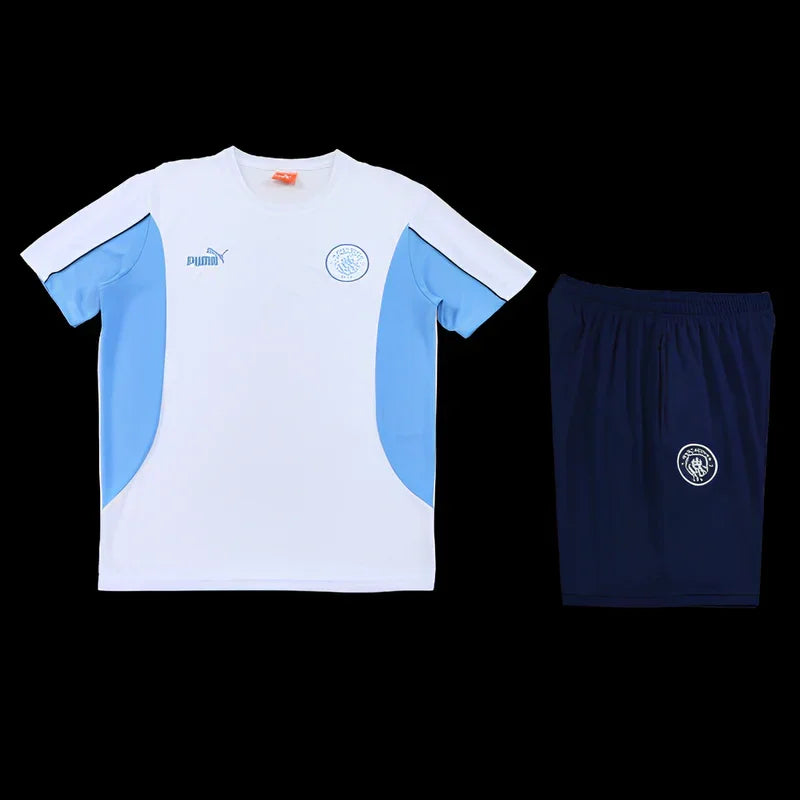 Ensemble Manchester City Le 12 -ème Maillot, maillot de football bleu avec logo de l'équipe et détails blancs.
