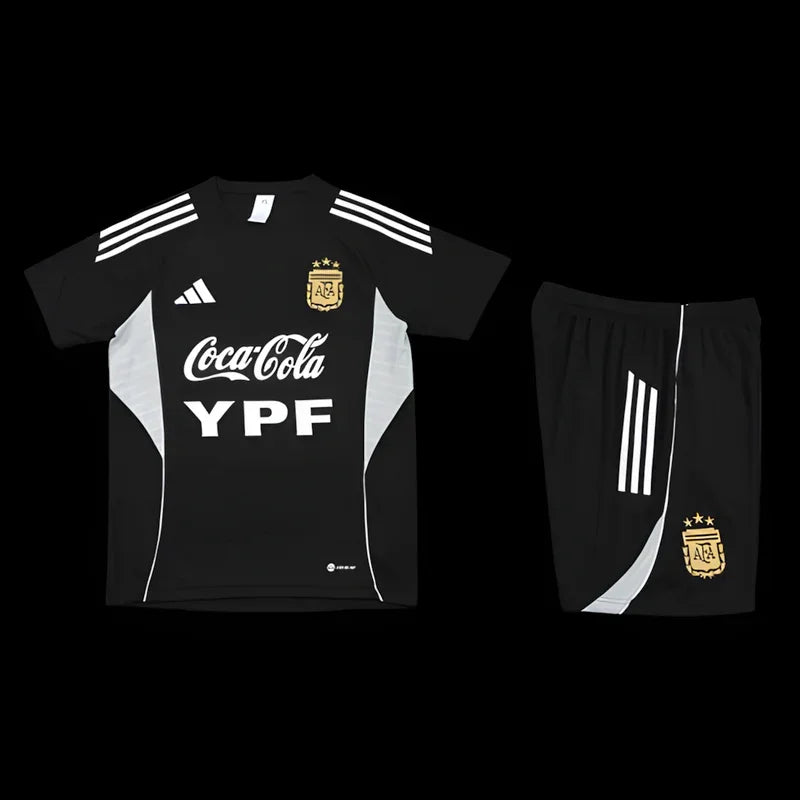 Ensemble Argentine de football Le 12 -ème Maillot, maillot bleu et blanc avec logo et détails sportifs visibles.