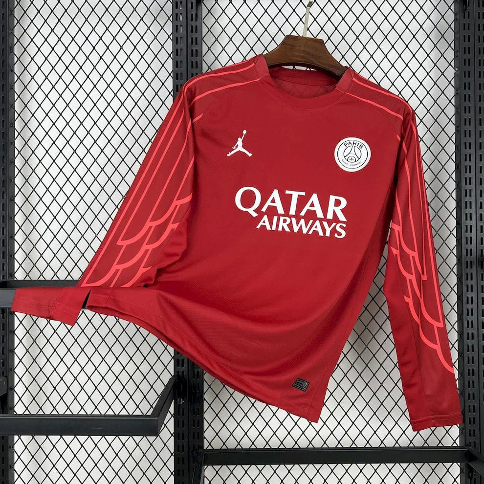 Maillot manches longues PSG rouge de la marque Le 12 -ème Maillot, vue de face avec logo et détails du design rouge.