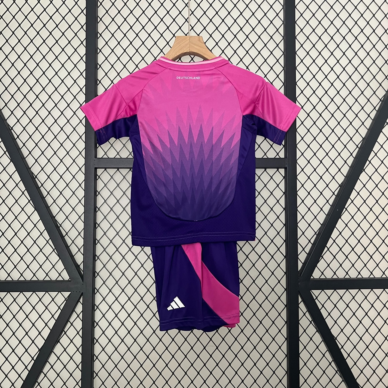 Ensemble enfant 24/25 ans Le 12 -ème Maillot avec logo Allemagne, vêtements colorés et confortables pour enfants.