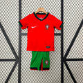 Ensemble pour enfant Portugal Le 12 -ème Maillot, t-shirt et short colorés avec logo Portugal, parfait pour enfants.
