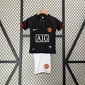 Ensemble enfant Manchester United Le 12 -ème Maillot, maillot et shorts rouges avec logo du club, pour jeune supporter.