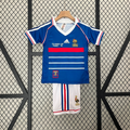 Ensemble enfant France rétro Le 12 -ème Maillot, maillot et short bleu et blanc, style vintage pour jeunes supporters.